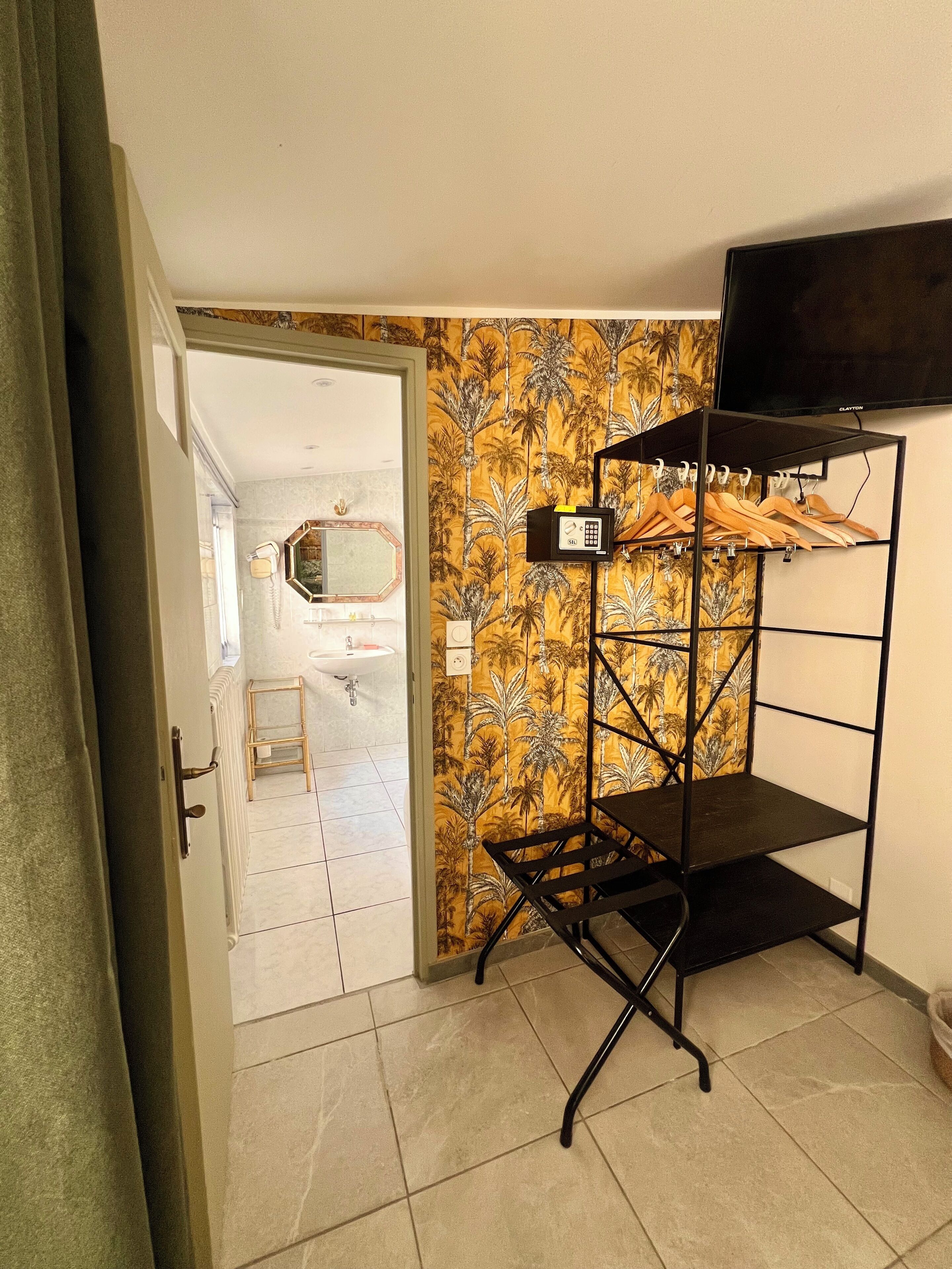 double room, terrace | 1 bedroom, in-room safe, individually decorated, individually furnished