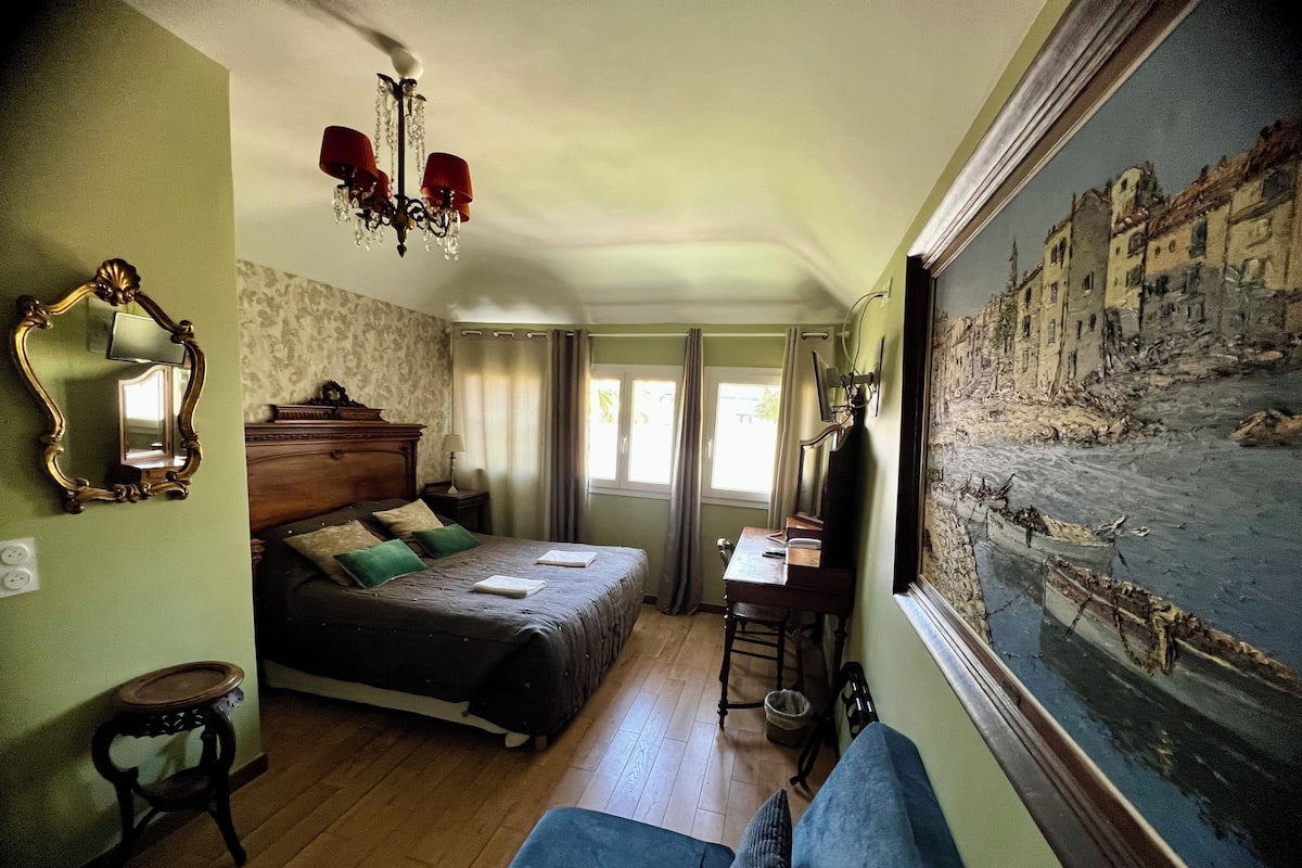 In-room safe, individually decorated, individually furnished, desk