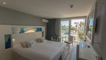 Superior kamer, uitzicht op zee | 2 slaapkamers, een minibar, een kluis op de kamer, een laptopwerkplek