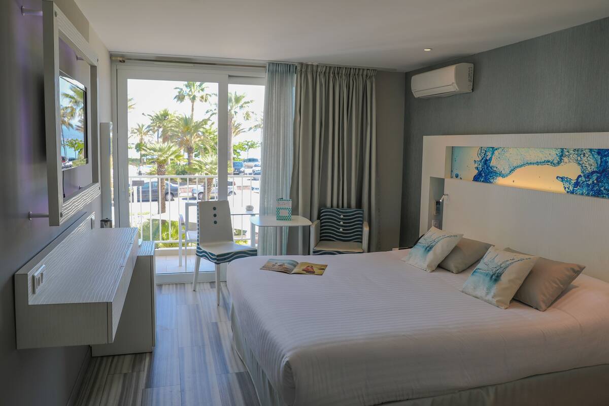 2 bedrooms, minibar, in-room safe, laptop workspace