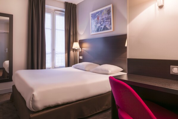 In-room safe, desk, iron/ironing board, free WiFi - Hôtel des Ecrivains (Paris)