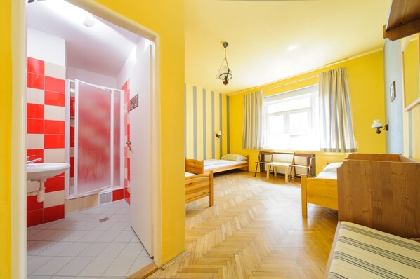 Habitación triple, baño privado