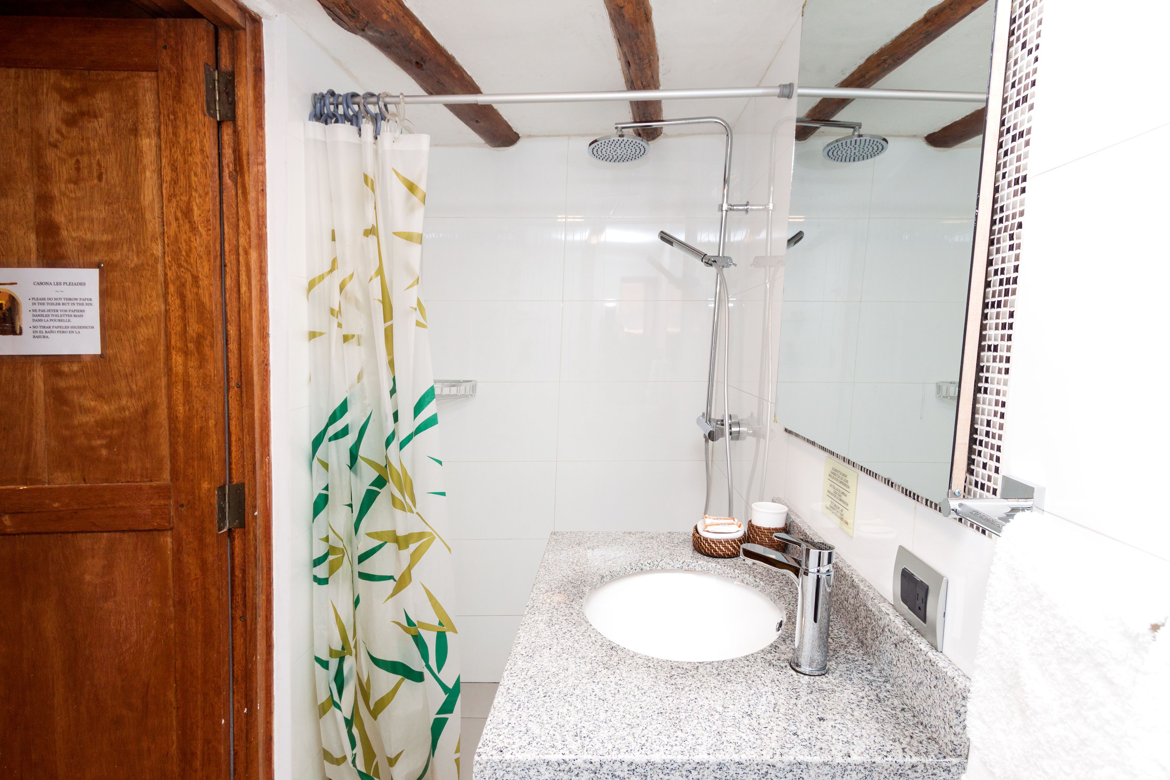 camera doppia con letti singoli, bagno privato | bathroom | shower, rainfall showerhead, free toiletries, hair dryer