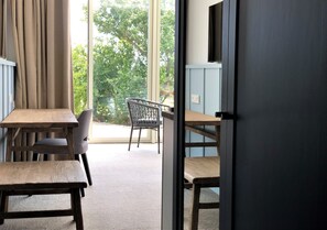 Chambre Double Confort, Vue mer | Literie de qualitĂ©, coffre-fort, rideaux dâobscurcissement
