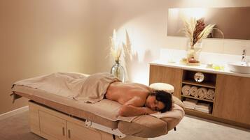 Couples treatment rooms, sauna, hot tub, steam room, body treatments