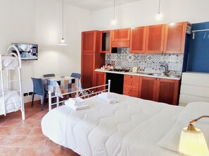 Studio | Bếp riêng | Tủ lạnh, lò nướng, bếp nấu, dụng cụ pha espresso 