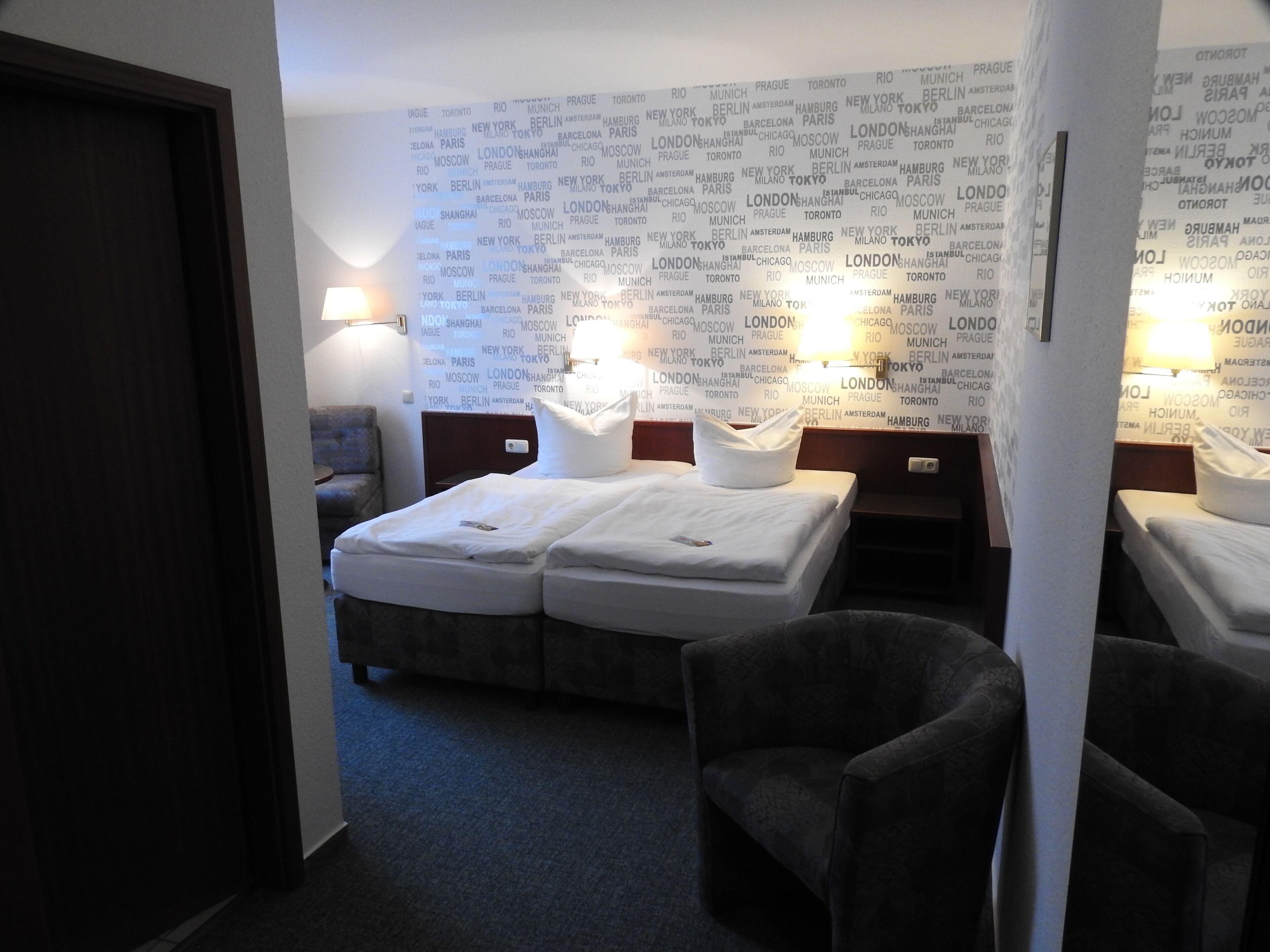 standard double room | individually decorated, individually furnished, desk, iron/ironing board