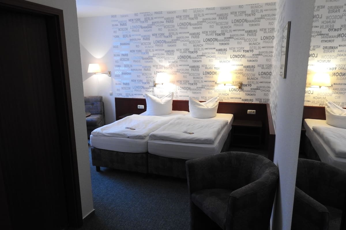 standard double room | individually decorated, individually furnished, desk, iron/ironing board