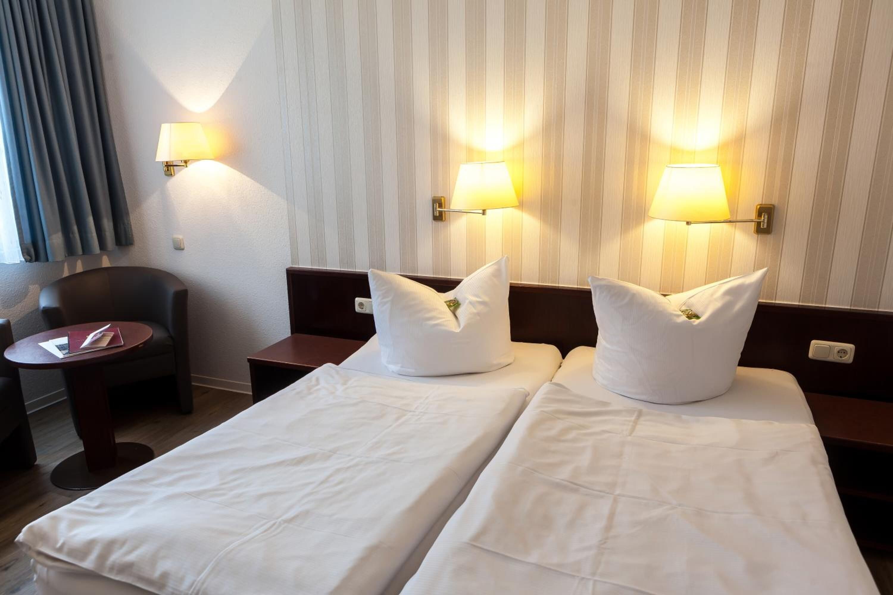 بديكورات فريدة لكل غرفة وطراز فريد لكل وحدة ومكتب ومكواة/لوح كي