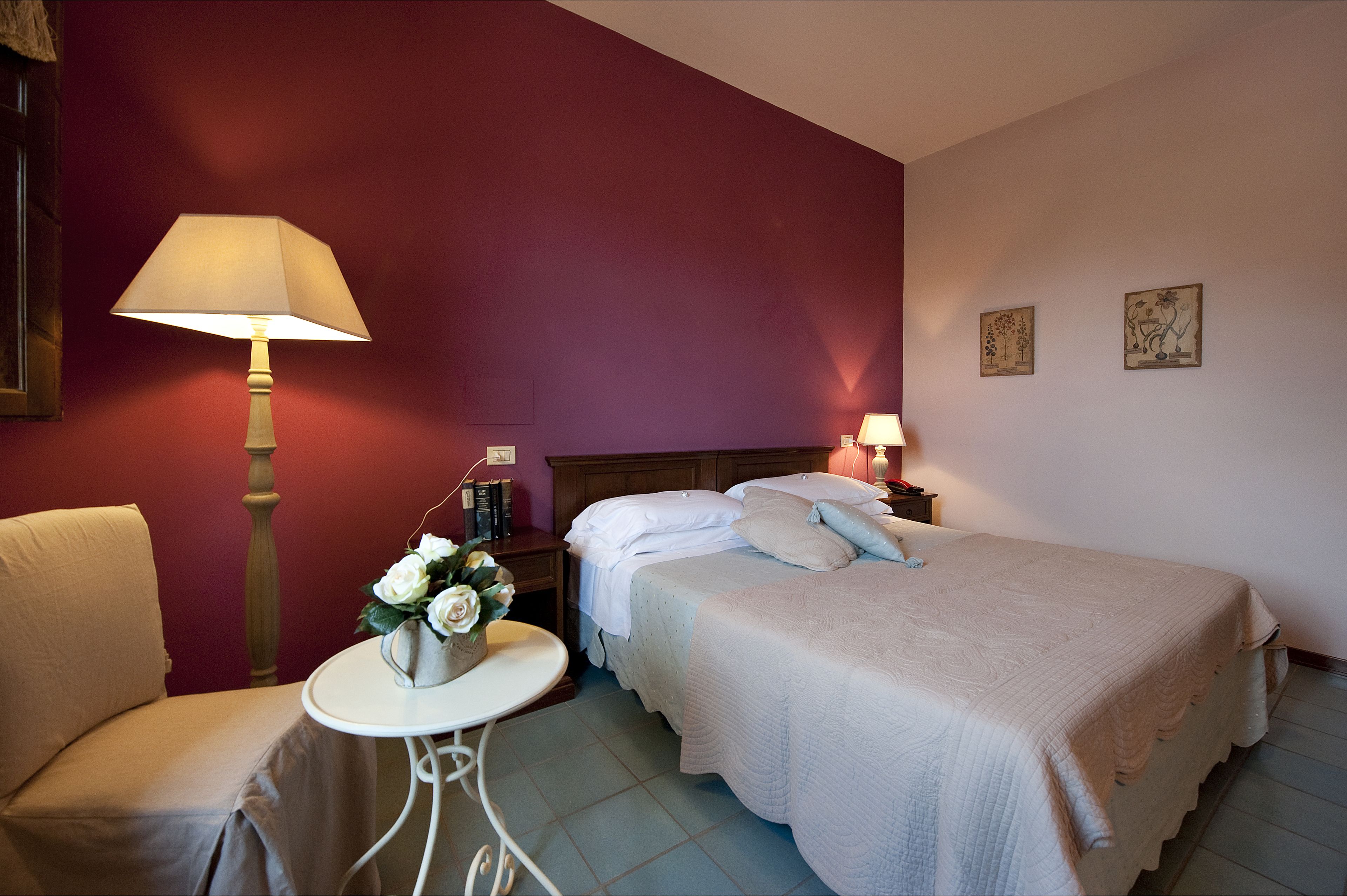 desk, blackout curtains, rollaway beds, bed sheets