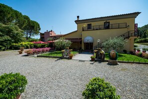 Front of property - Hotel Ristorante Molino d'Era (Volterra)