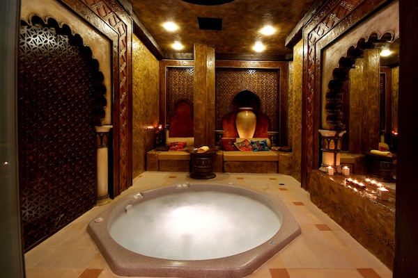 Indoor spa tub