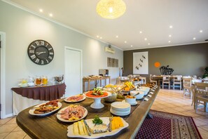 Bao gồm bữa sáng kiểu Âu hàng ngày 
