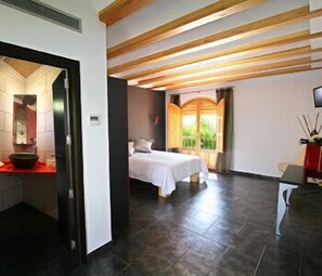 Superior Double Room, 1 King Bed | Premium bedding, down duvets, minibar, desk
