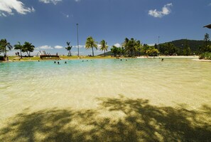 Beach nearby - Whitsunday On The Beach (Airlie Beach)