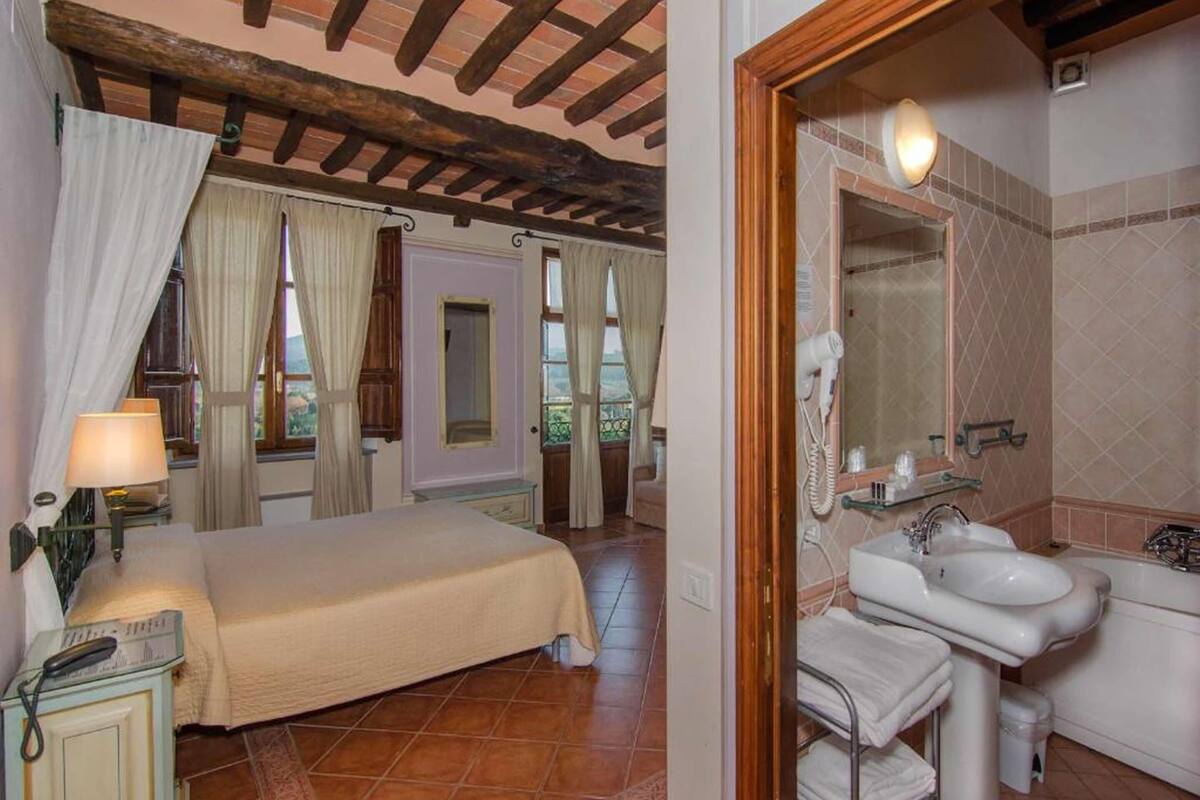 junior suite, 1 bedroom | bathroom | free toiletries, hair dryer, bidet, towels