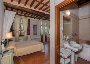 Junior Suite, 1 Bedroom | Bathroom