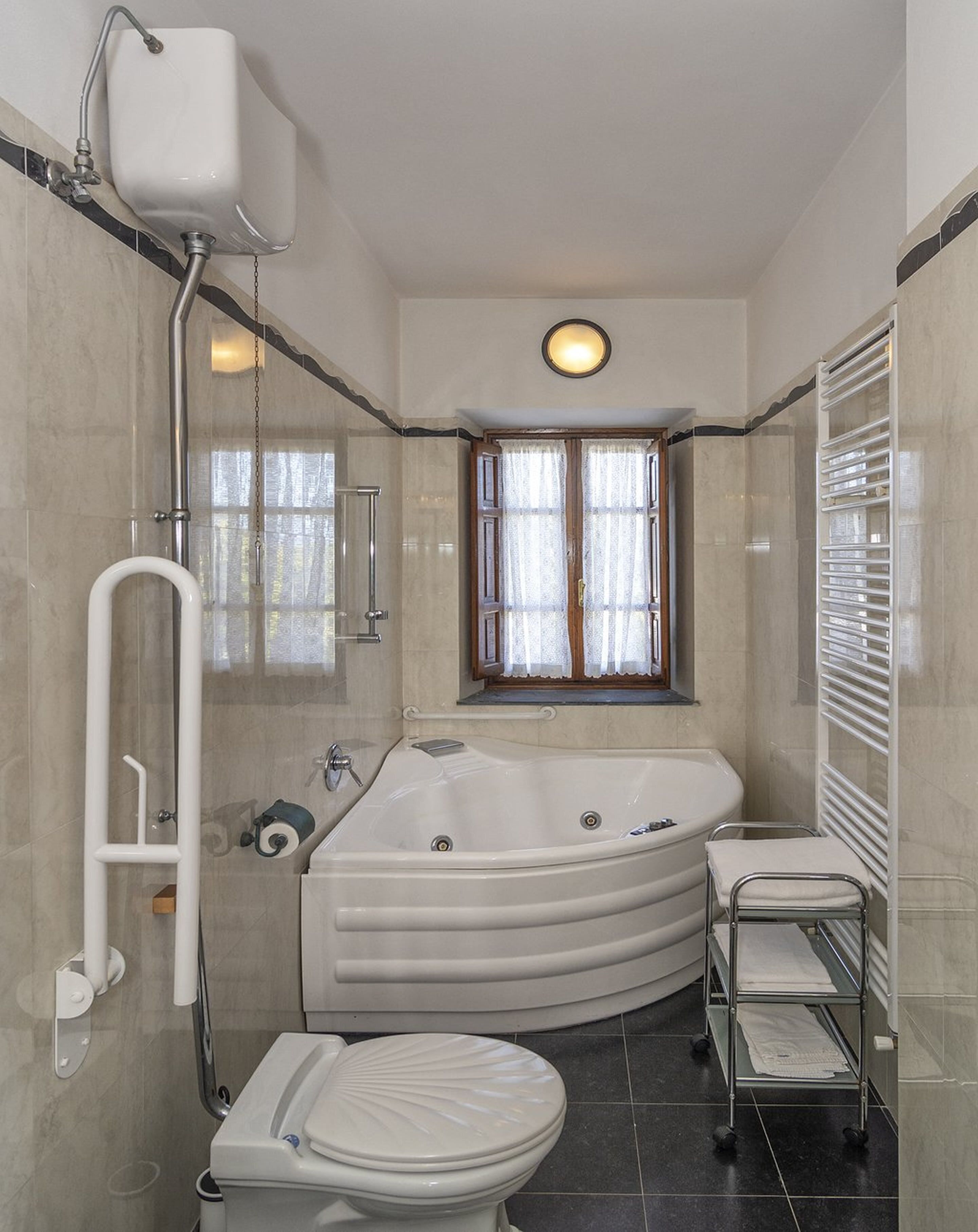 studio suite | bathroom | free toiletries, hair dryer, bidet, towels
