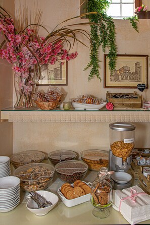 Daily buffet breakfast for a fee