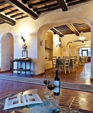 Breakfast and dinner served - Hotel Villa Cheli (Lucca)