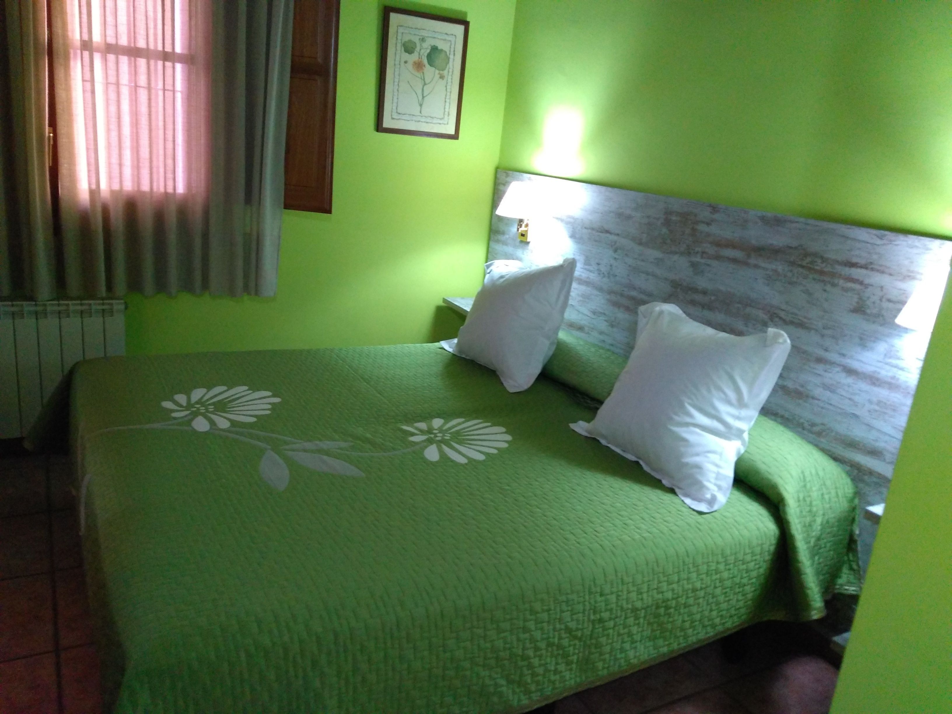 Decoración personalizada, escritorio y wifi gratis 