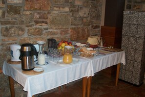 Free daily breakfast