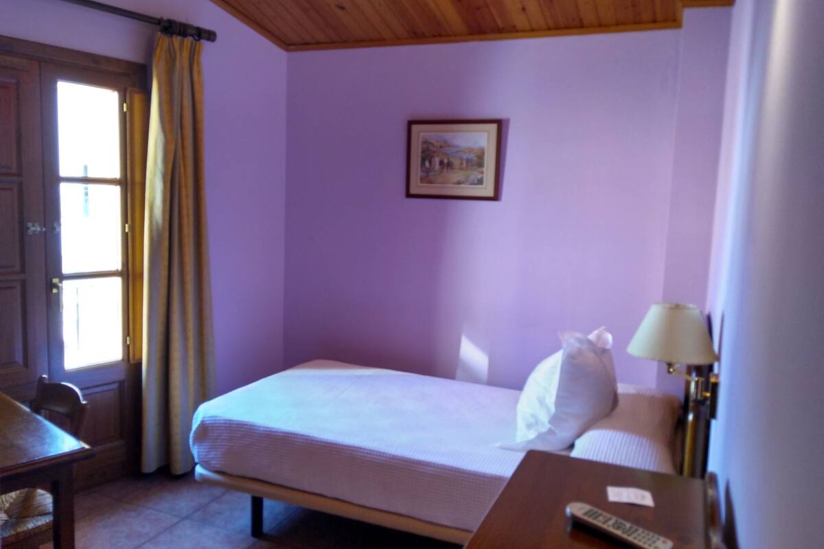 basic double room single use, 1 bedroom | individually decorated, desk, free wifi