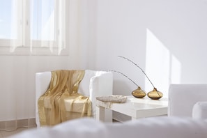 Superior Double, Sea View, Caldera View | 1 bedroom, minibar, in-room safe, soundproofing - Avianto Suites (Santorini)