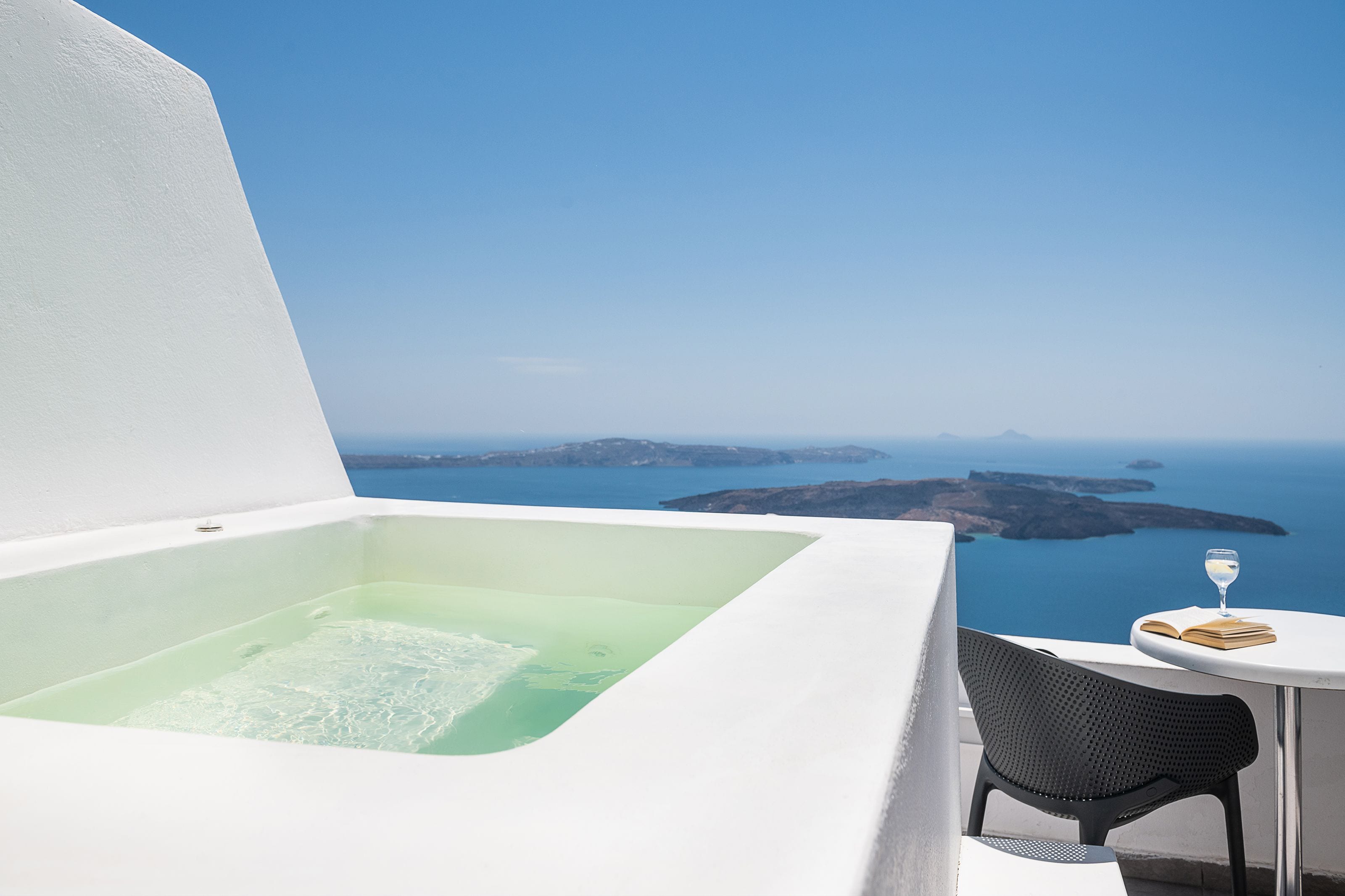 honeymoon suite, jetted tub, sea view, caldera view | balcony view