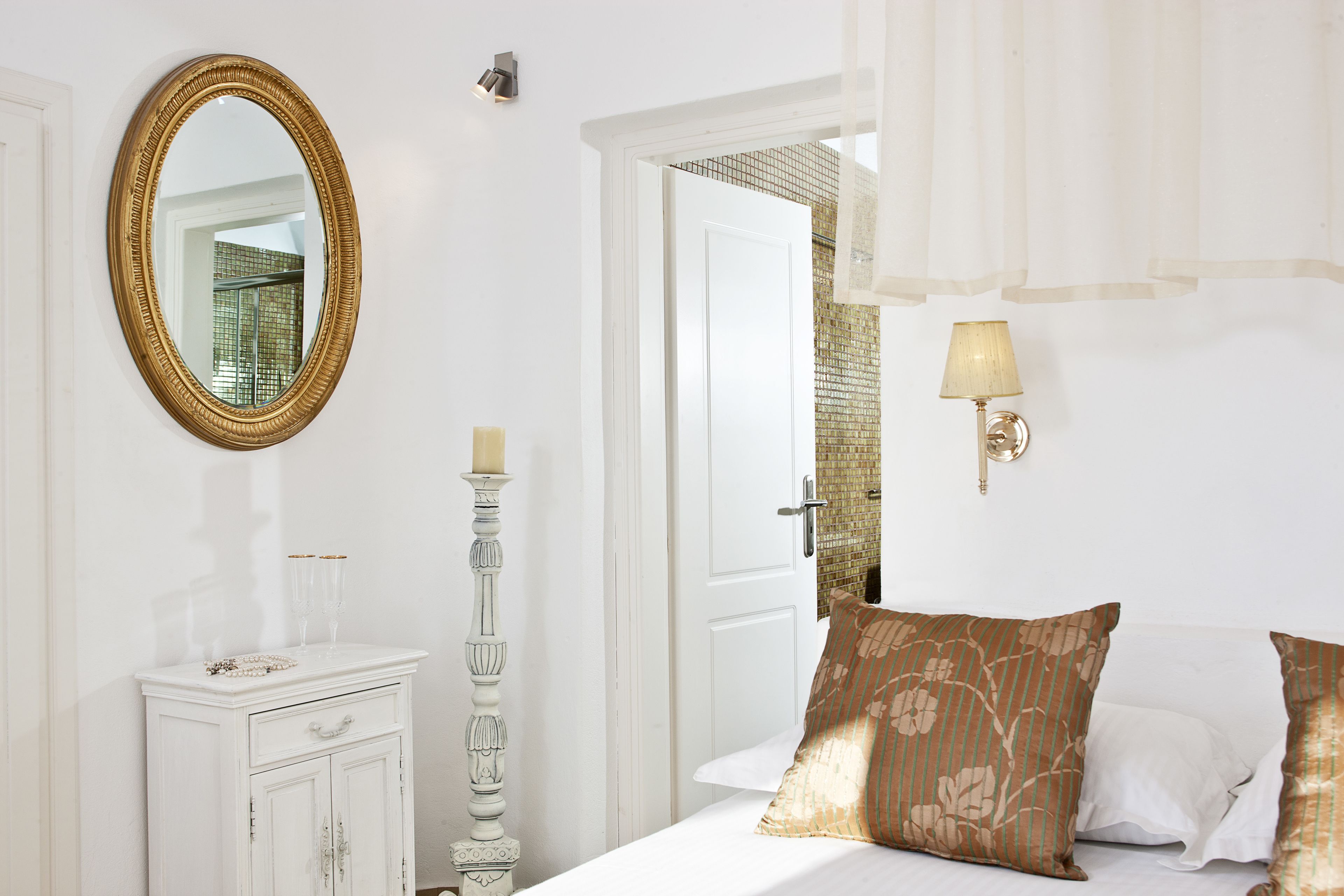 junior suite, jetted tub, sea view, caldera view | 1 bedroom, minibar, in-room safe, soundproofing