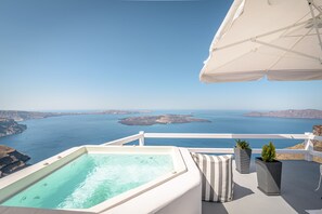 Junior Suite, Jetted Tub, Sea View, Caldera View - Avianto Suites (Santorini)