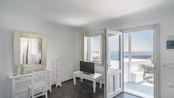 Honeymoon Suite, Jetted Tub, Sea View, Caldera View | 1 camera, minibar, una cassaforte in camera, insonorizzazione