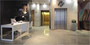 Quầy thủ tục nhận/trả phòng