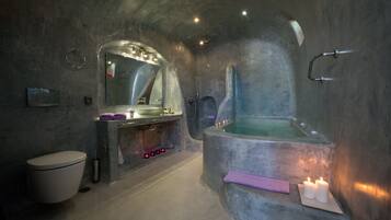 Phòng Tiêu chuẩn, bồn tắm thủy lực (Captain's) | Phòng tắm | Máy sấy tóc, khăn tắm