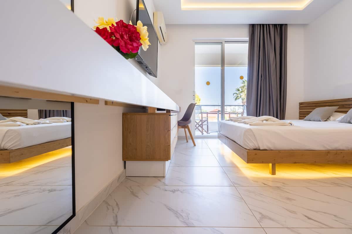 Superior kamer, 1 twee- of 2 eenpersoonsbedden | 1 slaapkamer, een kluis op de kamer, een bureau