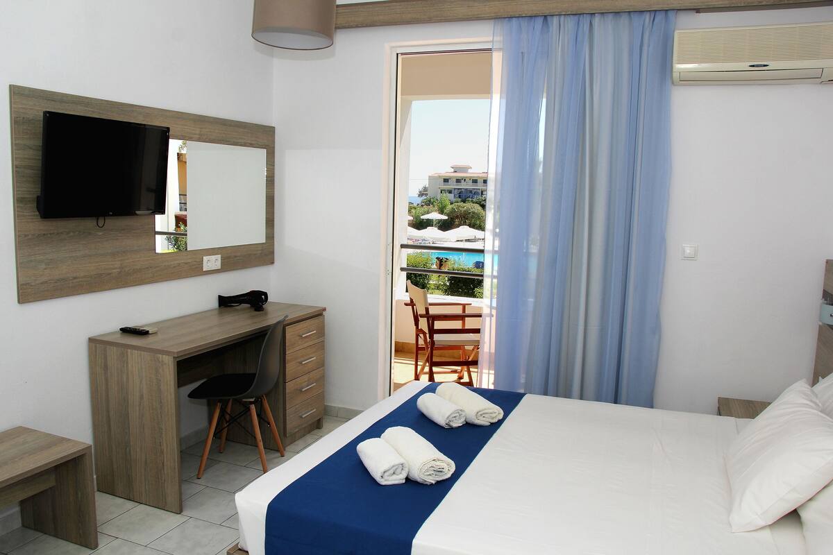 In-room safe, desk, blackout drapes, soundproofing