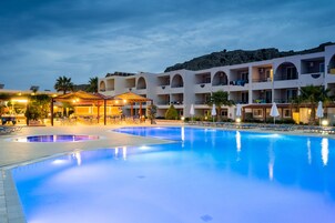 Bar junto a la piscina