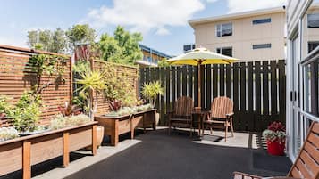Courtyard Studio (No Sea Views) | Courtyard view