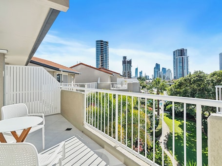Apartamento standard, 3 quartos | Vista da sacada. Markham Court