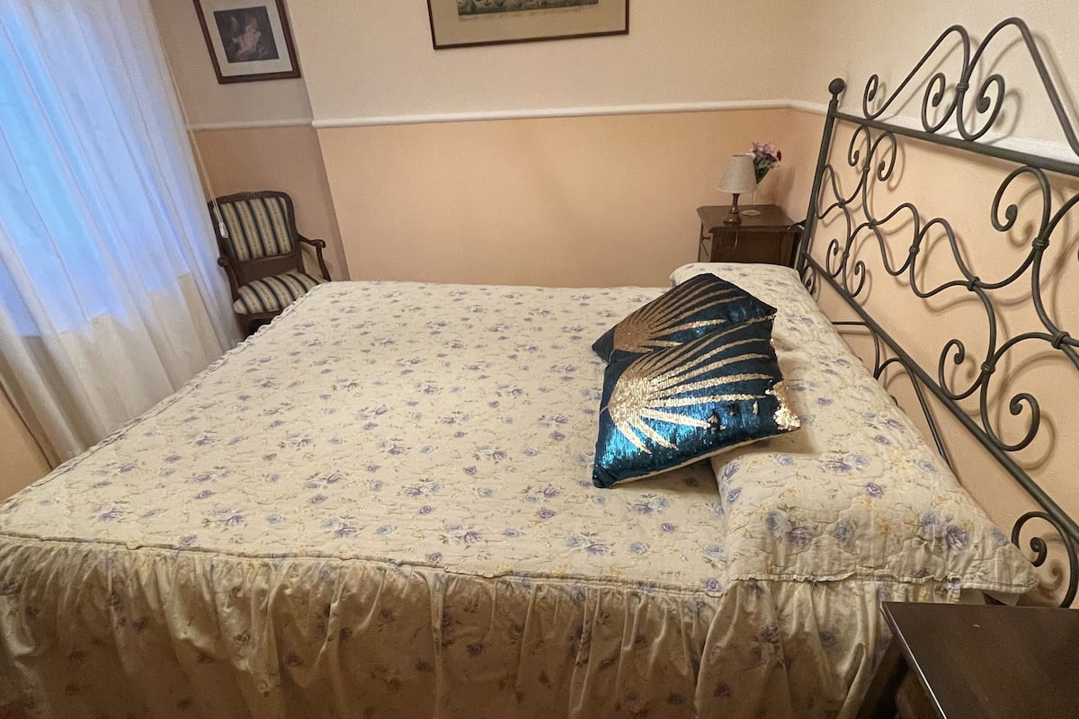 Appartamento | 1 camera, minibar, una cassaforte in camera, ferro/asse da stiro