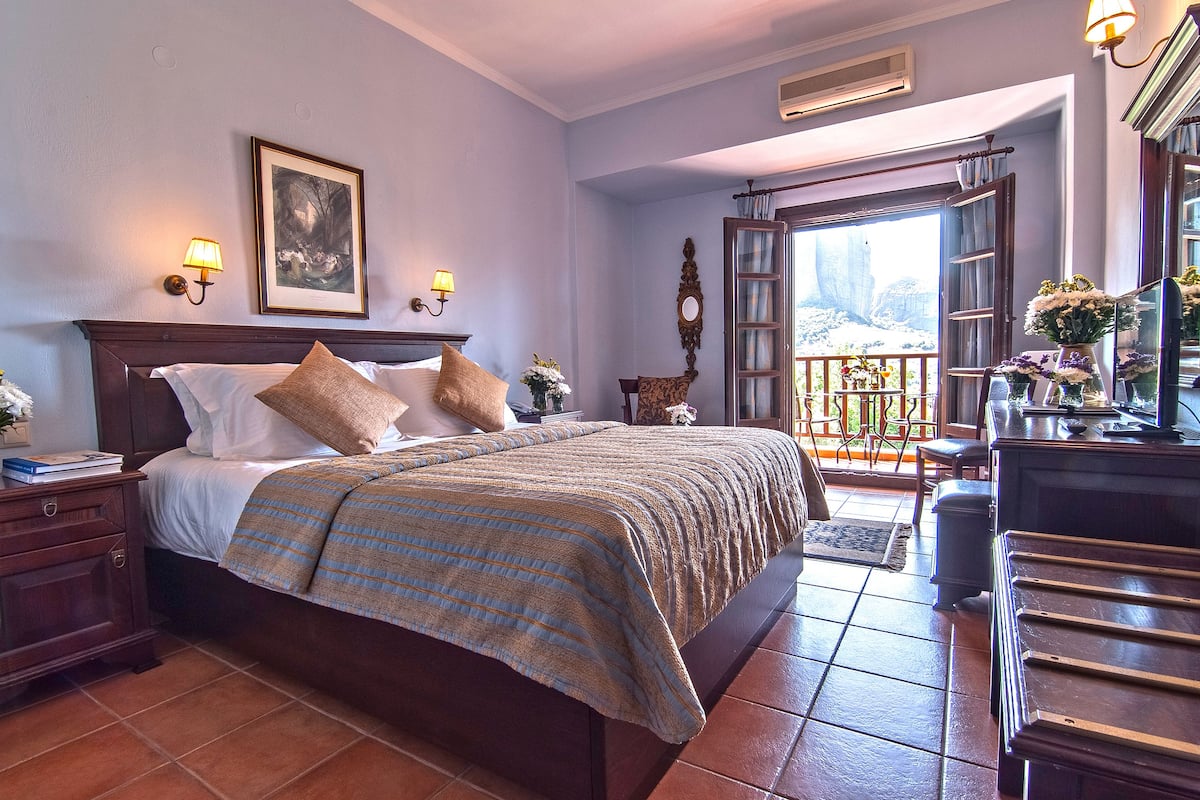 Superior Panoramic Double Room (Meteora View) | In-room safe, desk, soundproofing, free WiFi