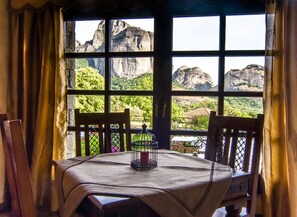 Daily buffet breakfast (EUR 9 per person) - Doupiani House Hotel (Kalabaka)