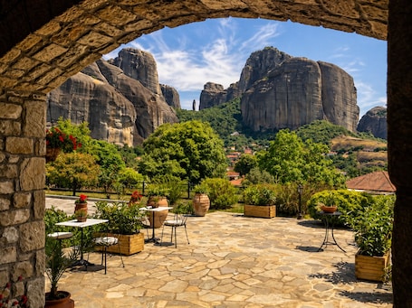 Garden. Doupiani House Hotel