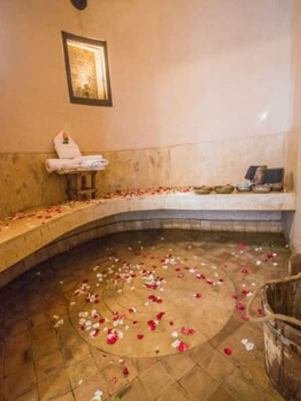 Couples treatment rooms, sauna, steam room, Turkish bath, body scrubs