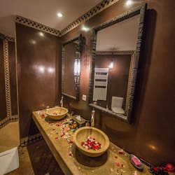 Suite (Topaze) | Bathroom | Free toiletries, hair dryer, bathrobes, bidet
