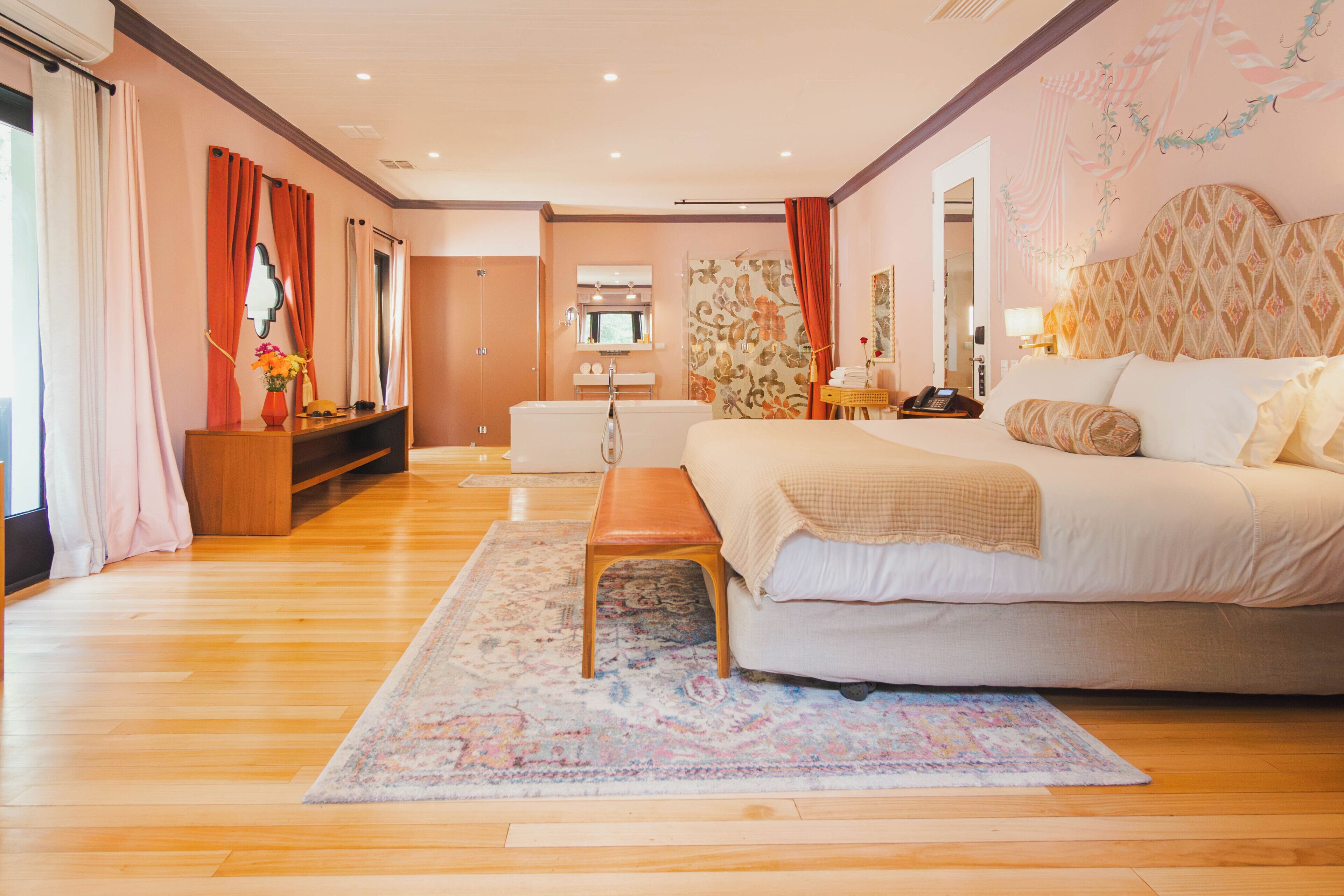 Habitación presidencial | Ropa de cama de alta calidad y edredones de plumas