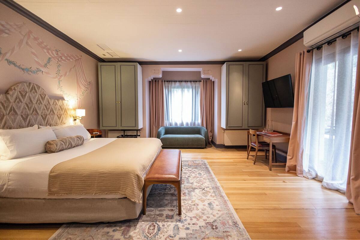 Presidential Room | 1 bedroom, premium bedding, down comforters, pillowtop beds
