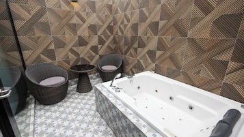 Design Room, Jetted Tub | Bathroom