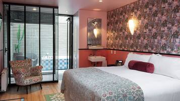 Design Room, Jetted Tub | Premium bedding, down comforters, pillowtop beds, minibar