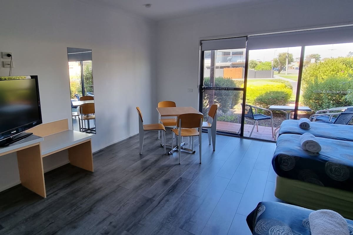 Skrivbord, mörkläggningsgardiner, strykjärn/strykbräda och gratis wi-fi